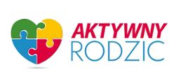 białe tło czerwone i niebieskie litery aktywny rodzic z lewej strony serce z czterech kolorowych puzzli 