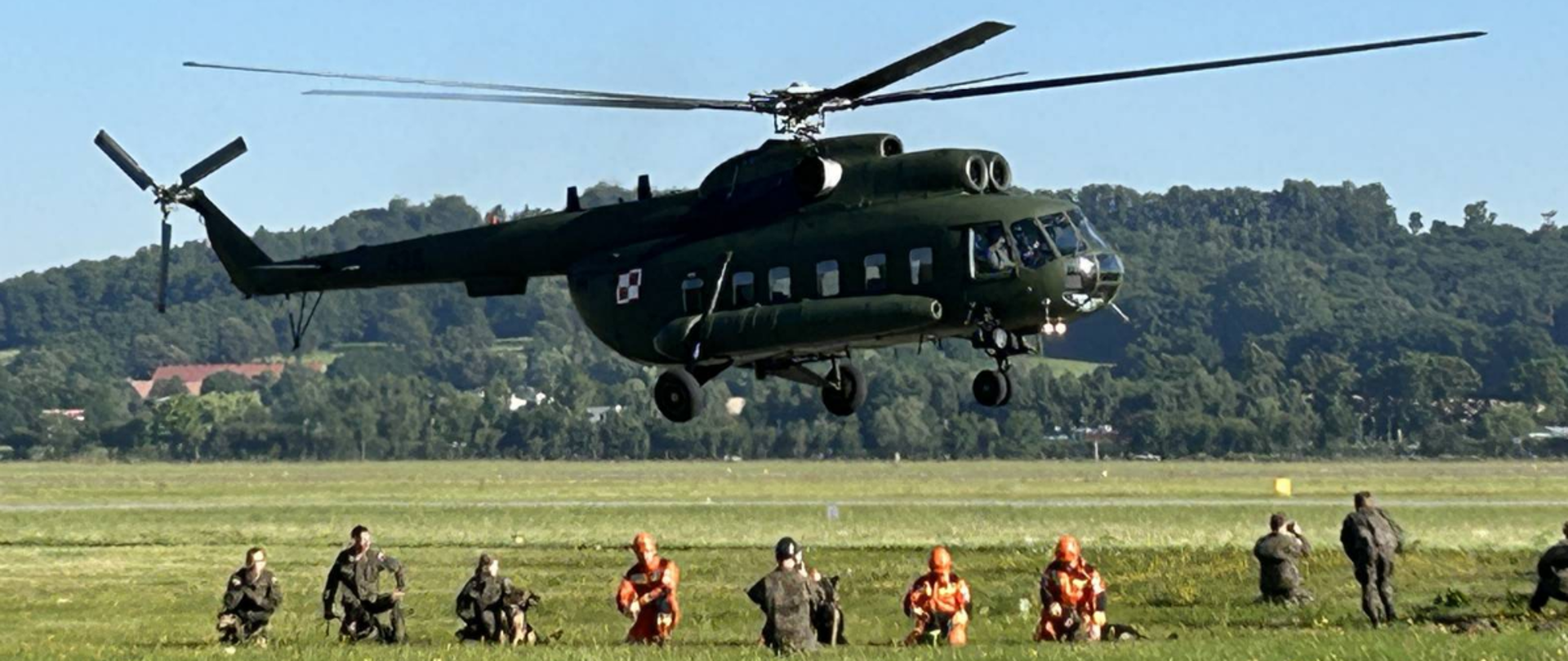 Uczestnicy ćwiczeń Grup Poszukiwawczo-Ratowniczych K-9 WOT z całej Polski