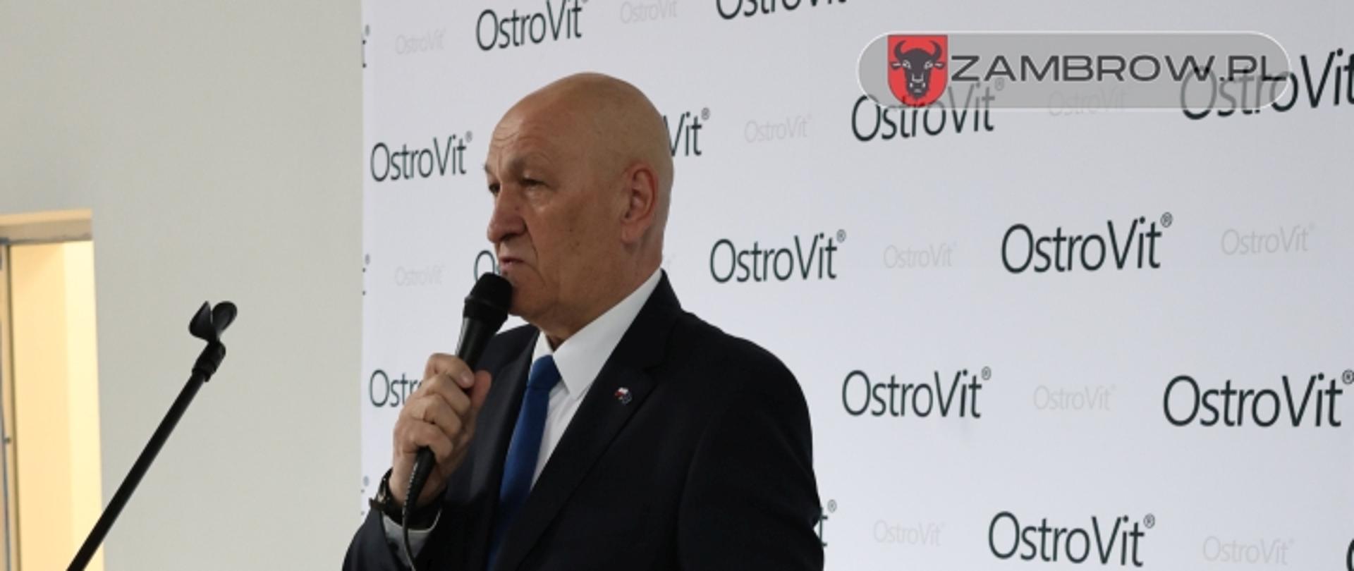 na zdjęciu Starosta Zambrowski podczas przemówienia