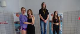 Moment nagrodzenia uczestników - młodzi zawodnicy stoją na podium