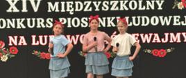 Uczniowie SP 1 w Trzciance na Międzyszkolnym Konkursie „Na ludowo zaśpiewajmy” w Białej. 