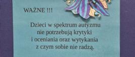 Niebieska kartka z informacjami na temat autyzmu, nad nią niebieski motyl