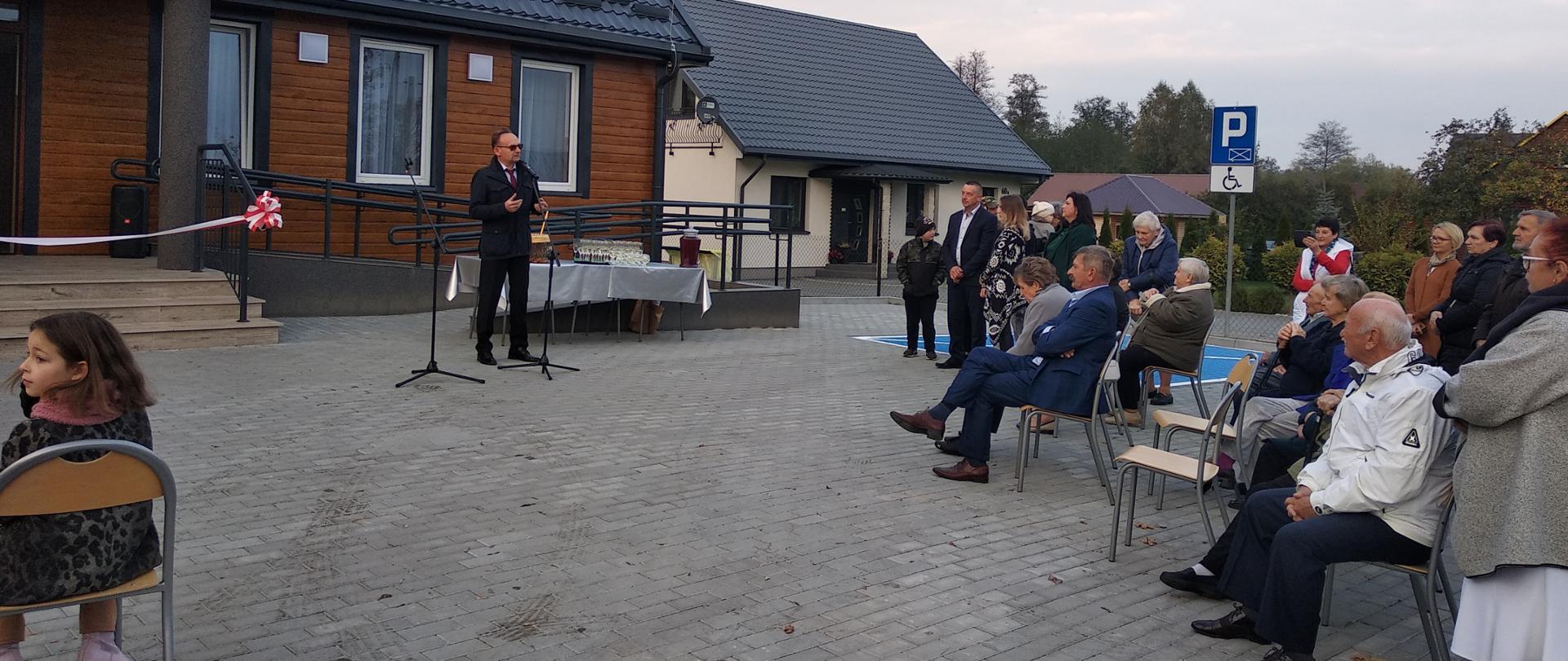 Uroczystość otwarcia przebudowanej świetlicy w Nałogach
