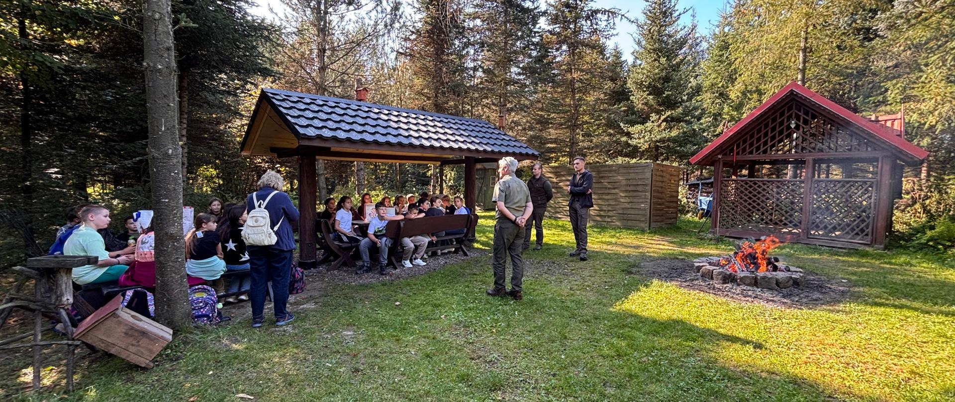 Spotkanie klas 5 z leśnikami