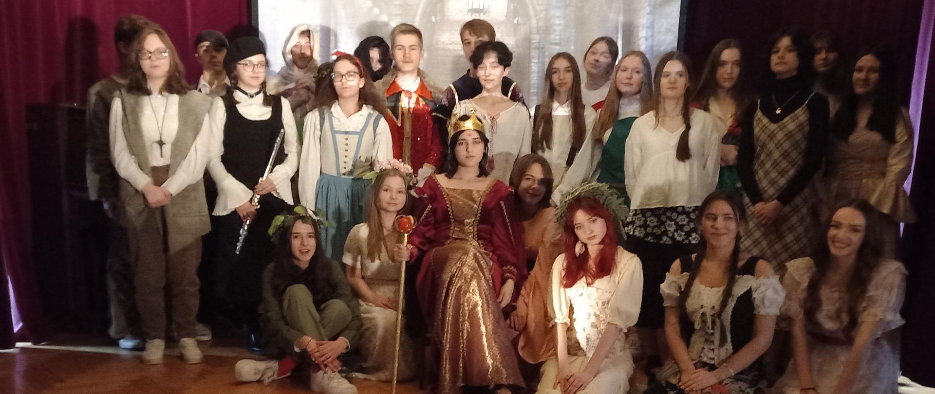 Balladyna” J. Słowackiego na deskach sali teatralnej Liceum Broniewskiego