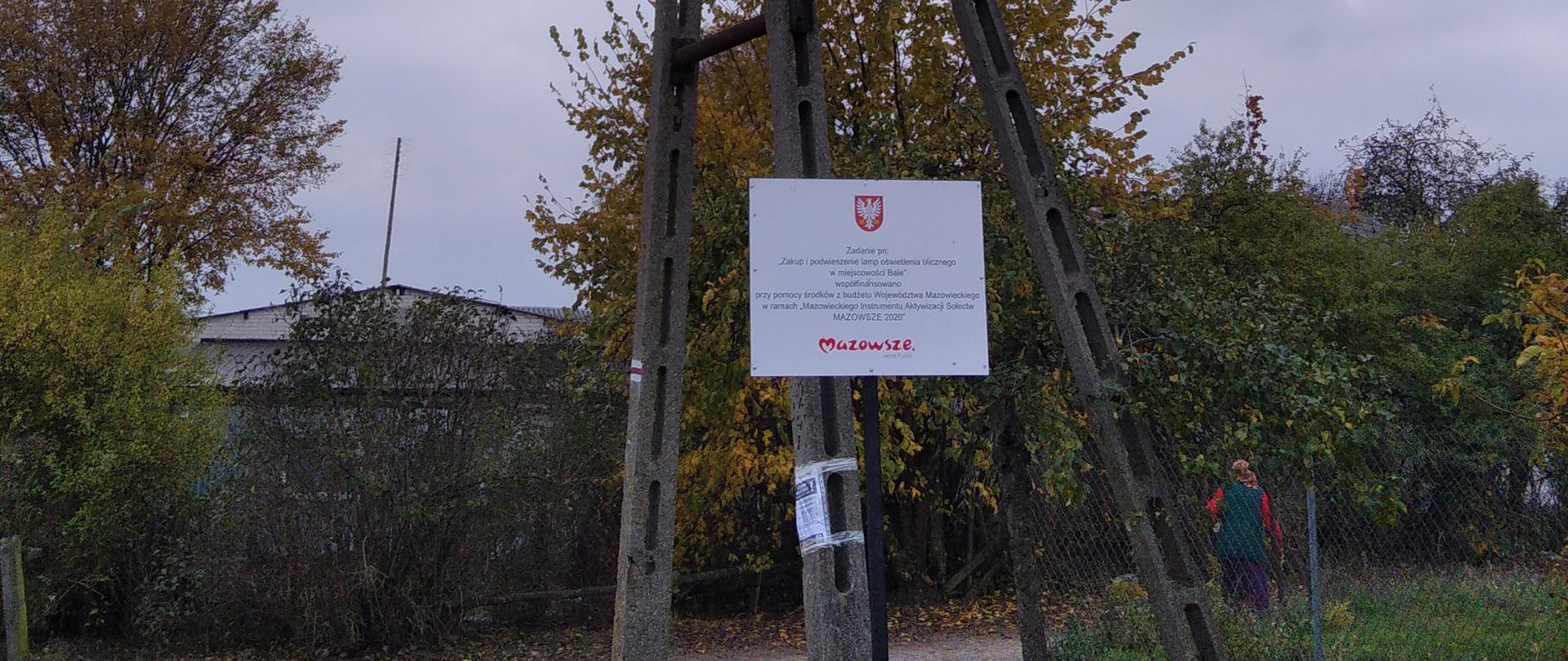 Lampy oświetlenia ulicznego w miejscowości Bale