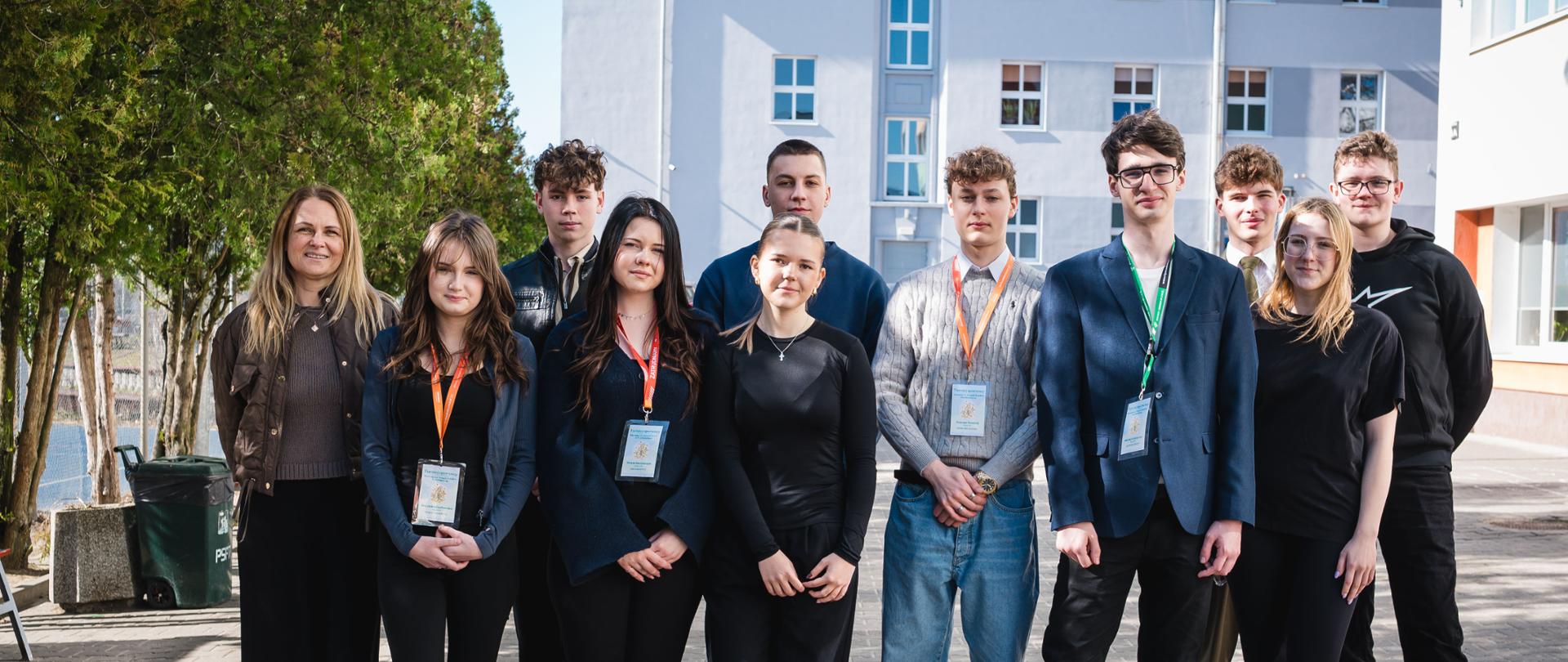 ludzie na zewnątrz