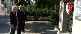 Hołd powstańcom warszawskim w godz. W