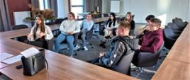 Spotkanie Młodzieżowej Rady Powiatu z adwokat Anną Damięcką z Fundacji "Inicjatywa Kobiet Aktywnych"
