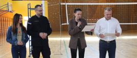 od lewej starosta zambrowski, komendant powiatowy policji w Zambrowie, dyrektorzy ZSA i ZS1 w Zambrowie