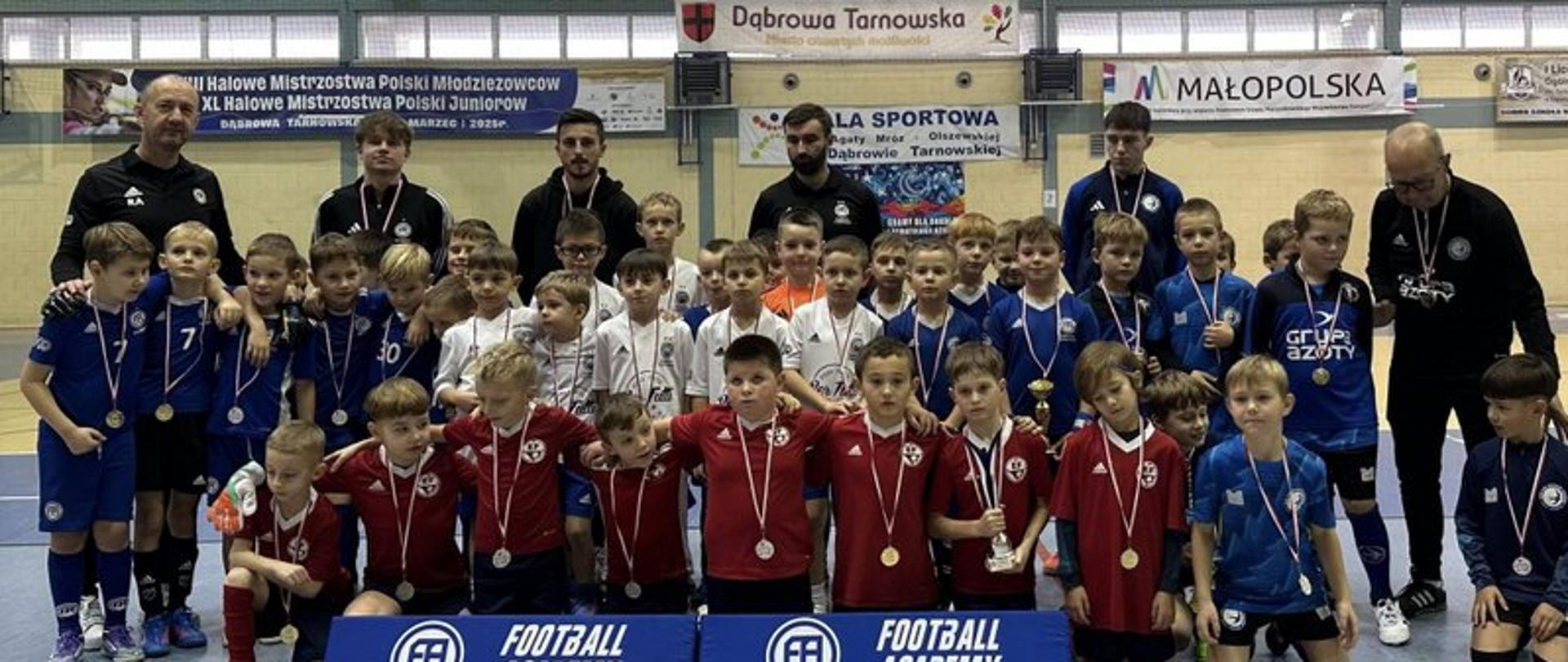Grupowe zdjęcie uczestników turnieju