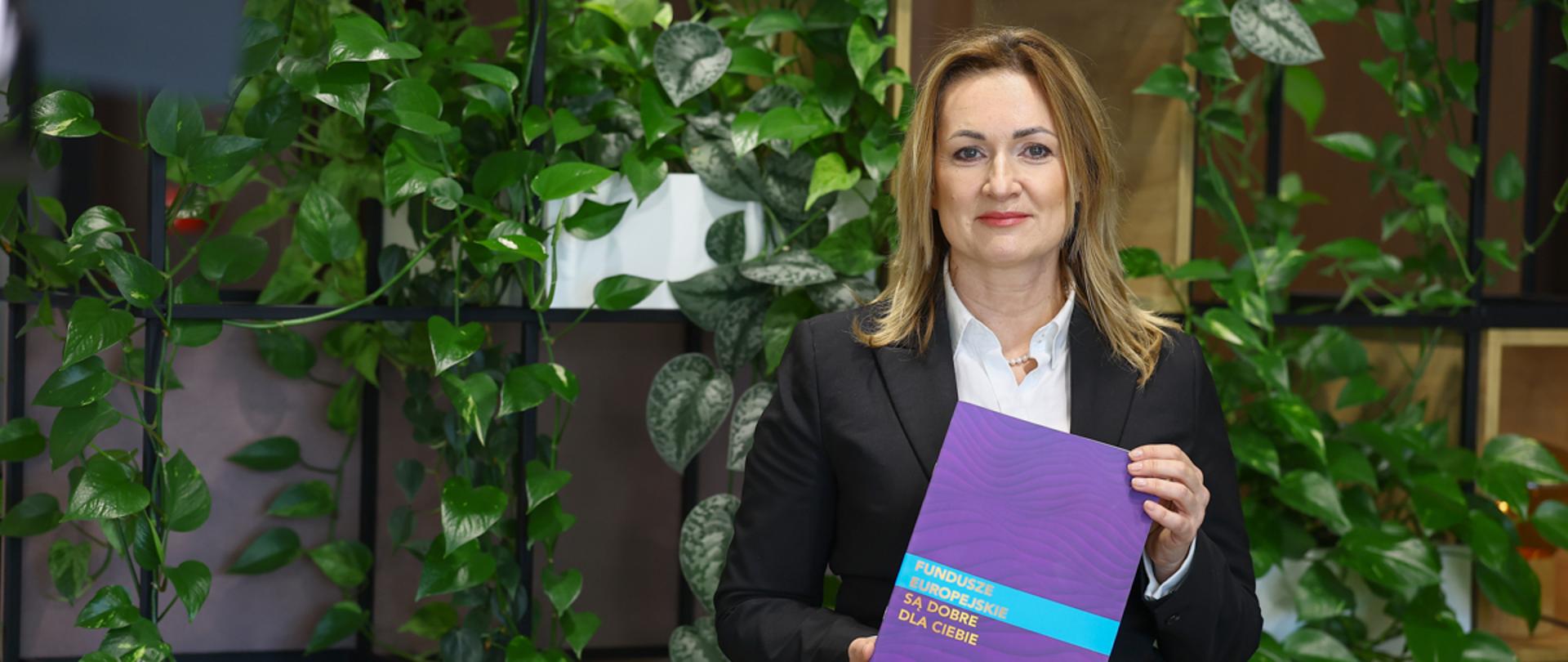 Konsultantka w Punkcie Informacyjnym Funduszy Europejskich