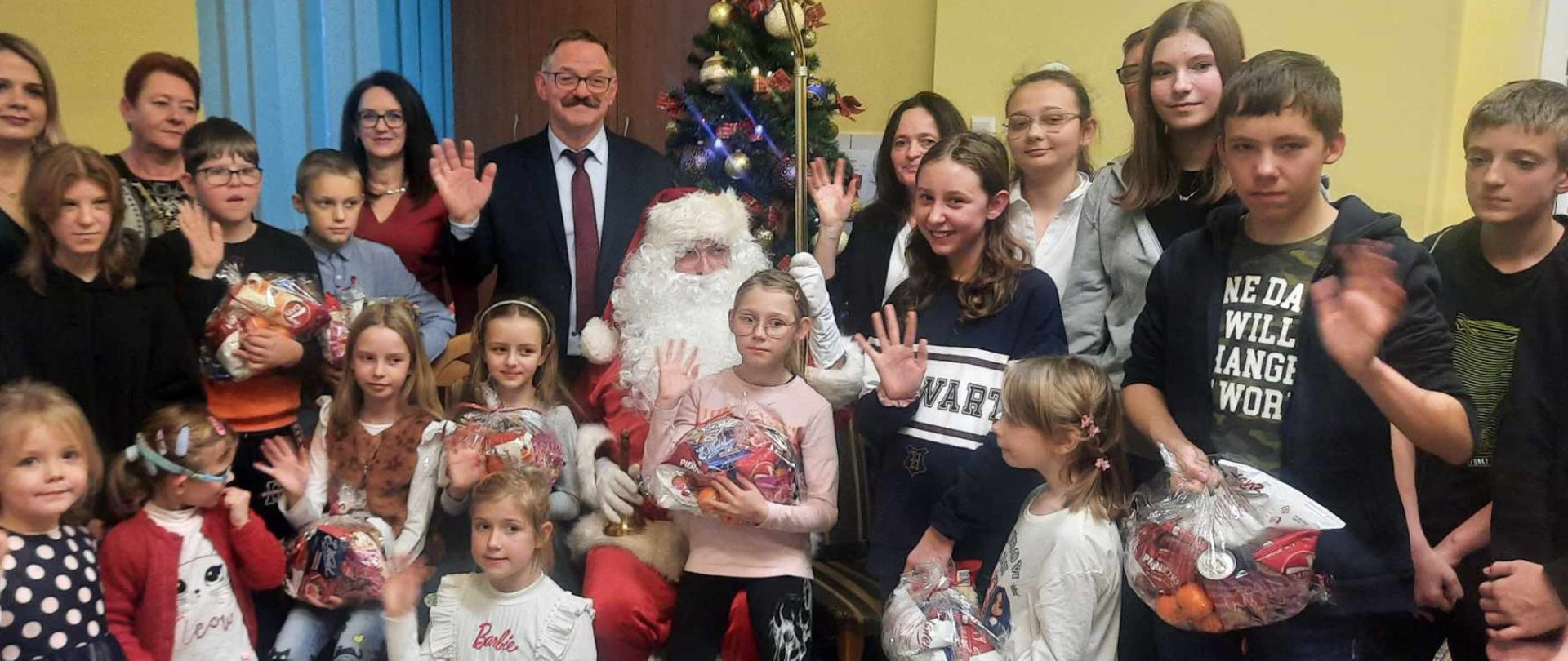 Uczestnicy spotkania wigilijnego.