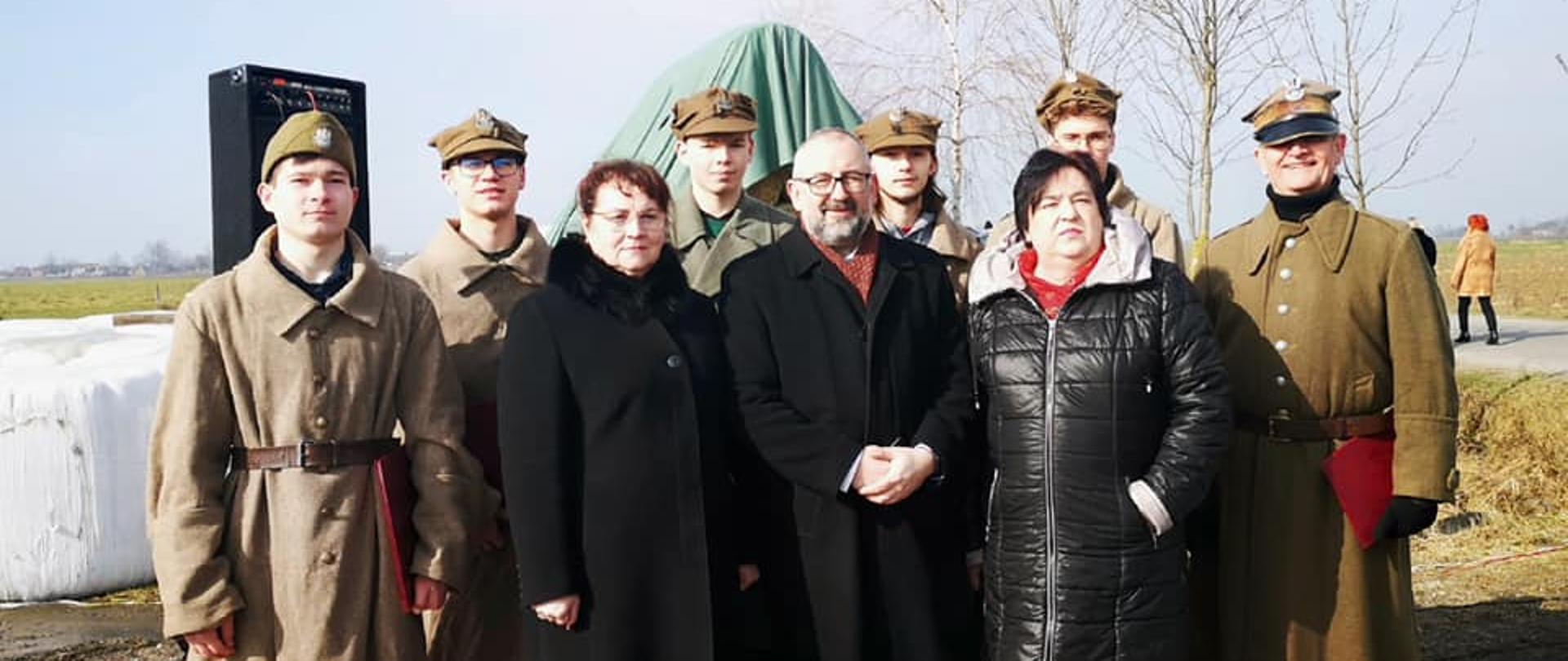Władze Powiatu Przasnyskiego uczestniczyły w Obchodach Narodowego Dnia Pamięci Żołnierzy Wyklętych w Gostkowie, Bogatem i Pawłowie Kościelnym 