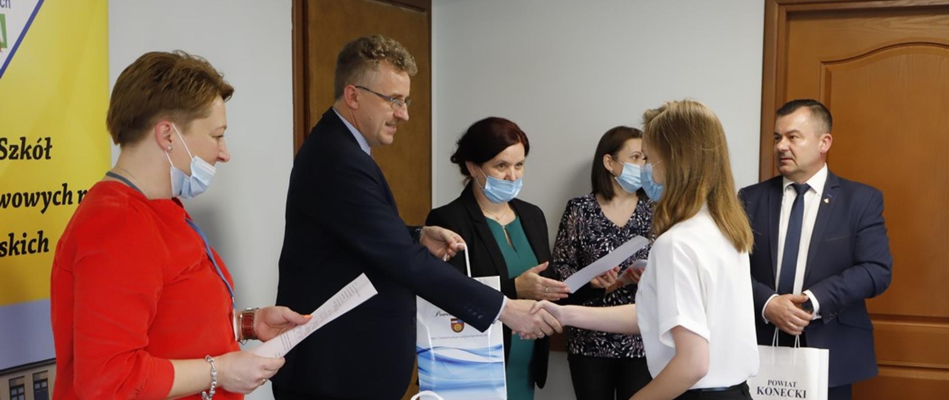 Wręczenie nagród w VIII Powiatowym Przeglądzie Piosenki Niemieckojęzycznej