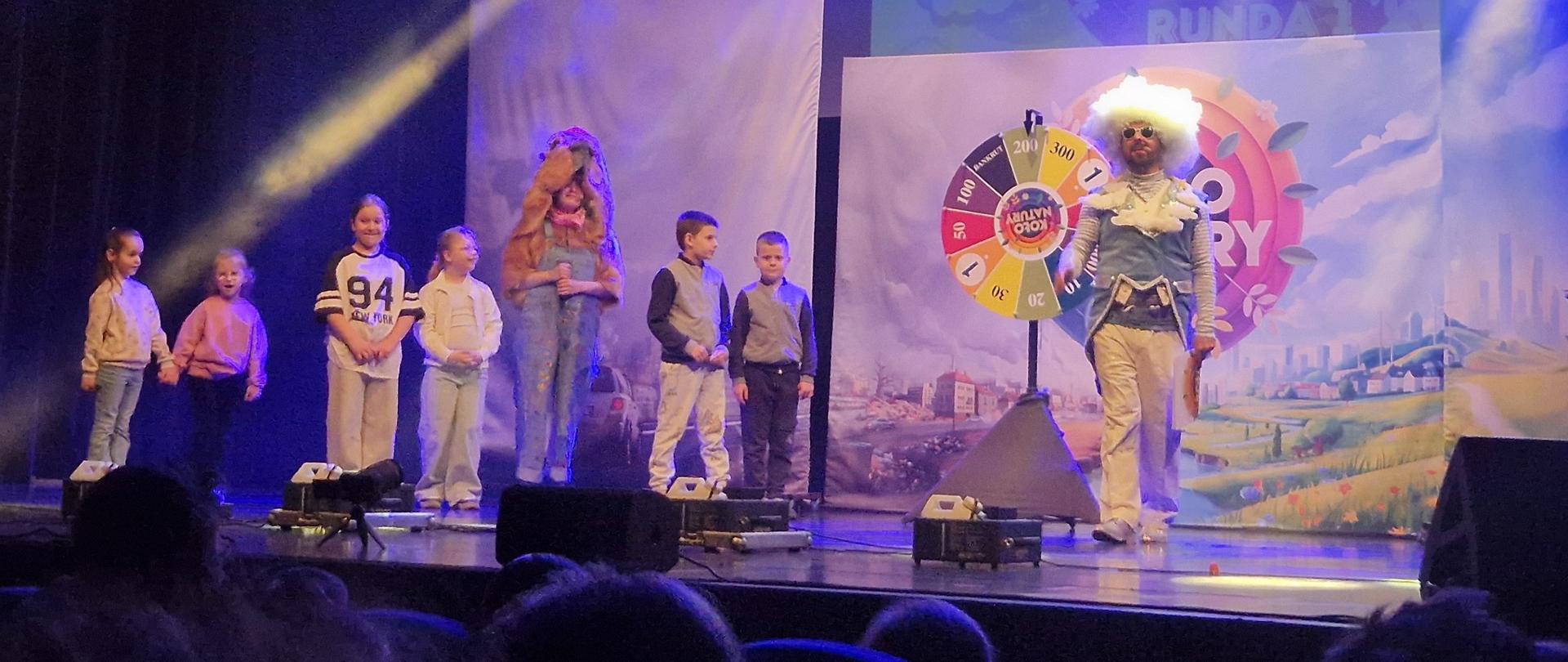 Aktorzy na scenie