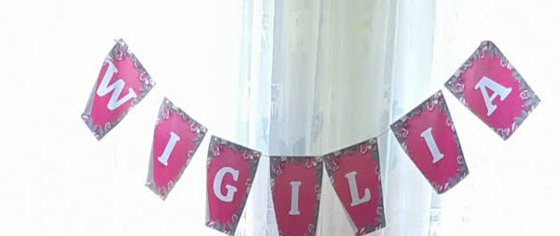 Przedszkolaki podczas spotkania wigilijnego