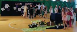 dziewczynki przebrane za różne zawody