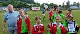 Starosta Hajnowski z chłopakami z hajnowskiej drużyny 
