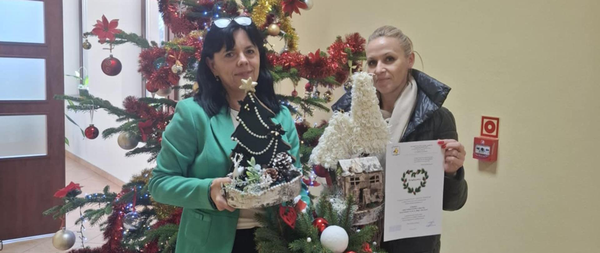 Przekazanie stroków na ręce dyrekcji hospicjum