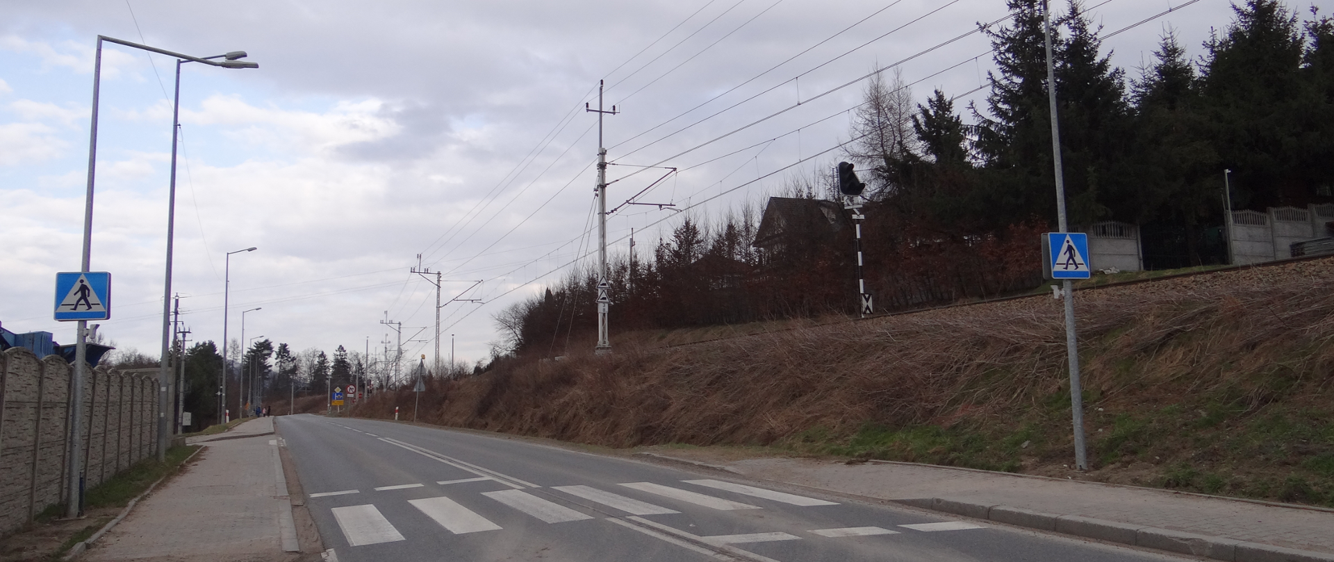 Doświetlenie na przejściu dla pieszych w Rokicinach Podhalańskich w km 3+154 odcinak 010 drogi
wojewódzkiej nr 958.