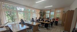 Uczestnicy piszą dyktando