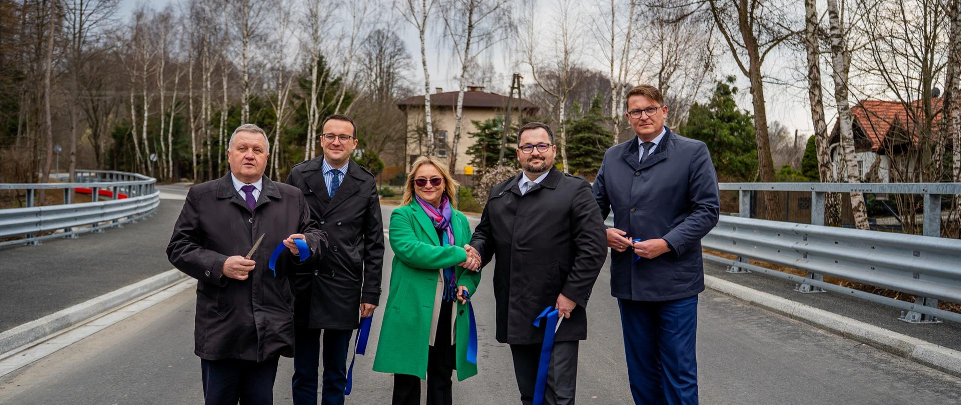 W centrum zdjęcia: Wójt Gminy Sekowa Małgorzata Małuch i Starosta Gorlicki Mirosław Waląg