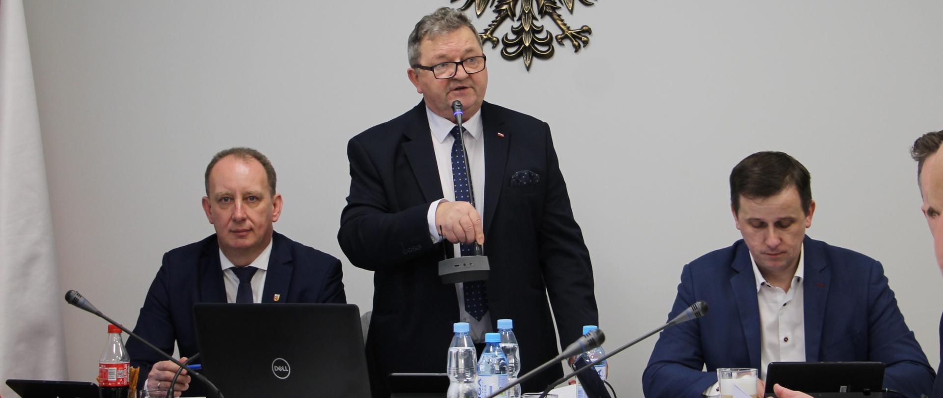 przewodniczący i jego zastępcy, 