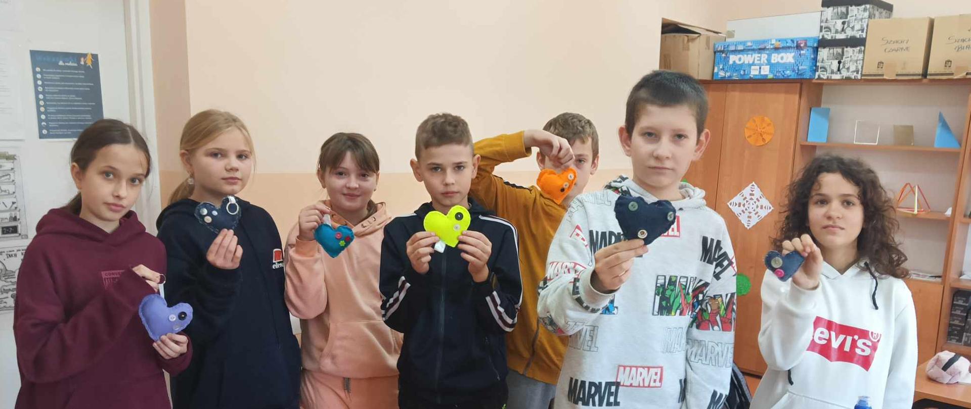 Prace uczniów klasy 5 - breloczki serca