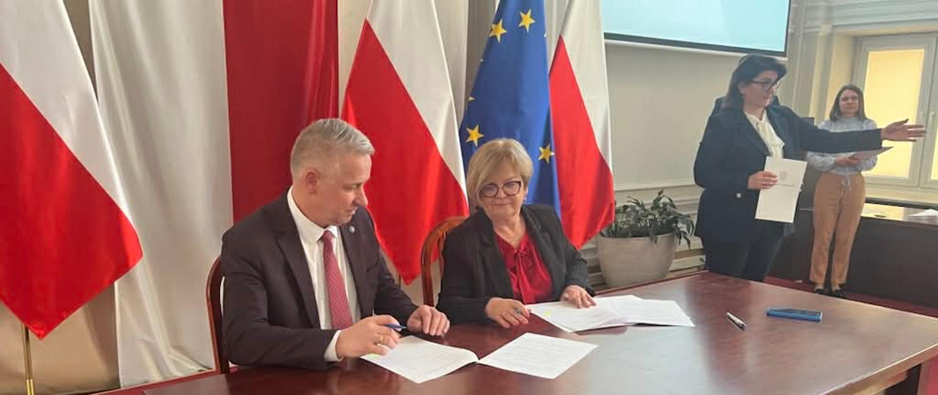 Podpisanie umowy-posiłek w domu i w szkole