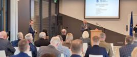 Przemówienie starosty przasnyskiego w sali konferencyjnej Inkubatora