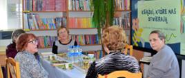 cykl wydarzeń w ramach tygodnia bibliotek - mieszkańcy uczestniczą w spotkaniach kulturalnych
