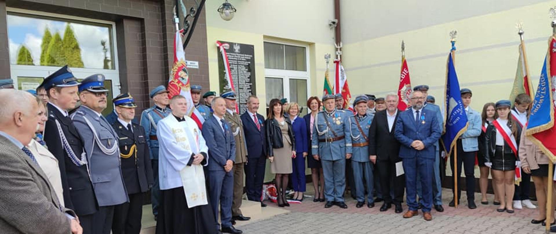 Uroczyste odsłonięcie pamiątkowej tablicy poświęconej żołnierzom Polskiej Organizacji Wojskowej, wyzwalających Chorzele 11 listopada 1918 roku.