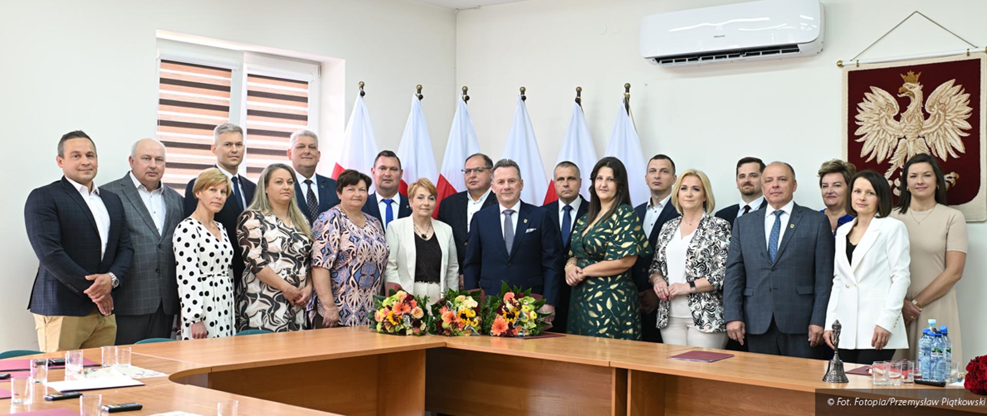 Wspólne zdjęcie I sesja Rady Gminy kadencja 2024-2029