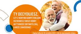 Fragment plakatu utrzymanego w kolorystyce biało-pomarańczowej, zawierający hasło zachęcające do udziału w projekcie i fotografię uśmiechniętej pary seniorów