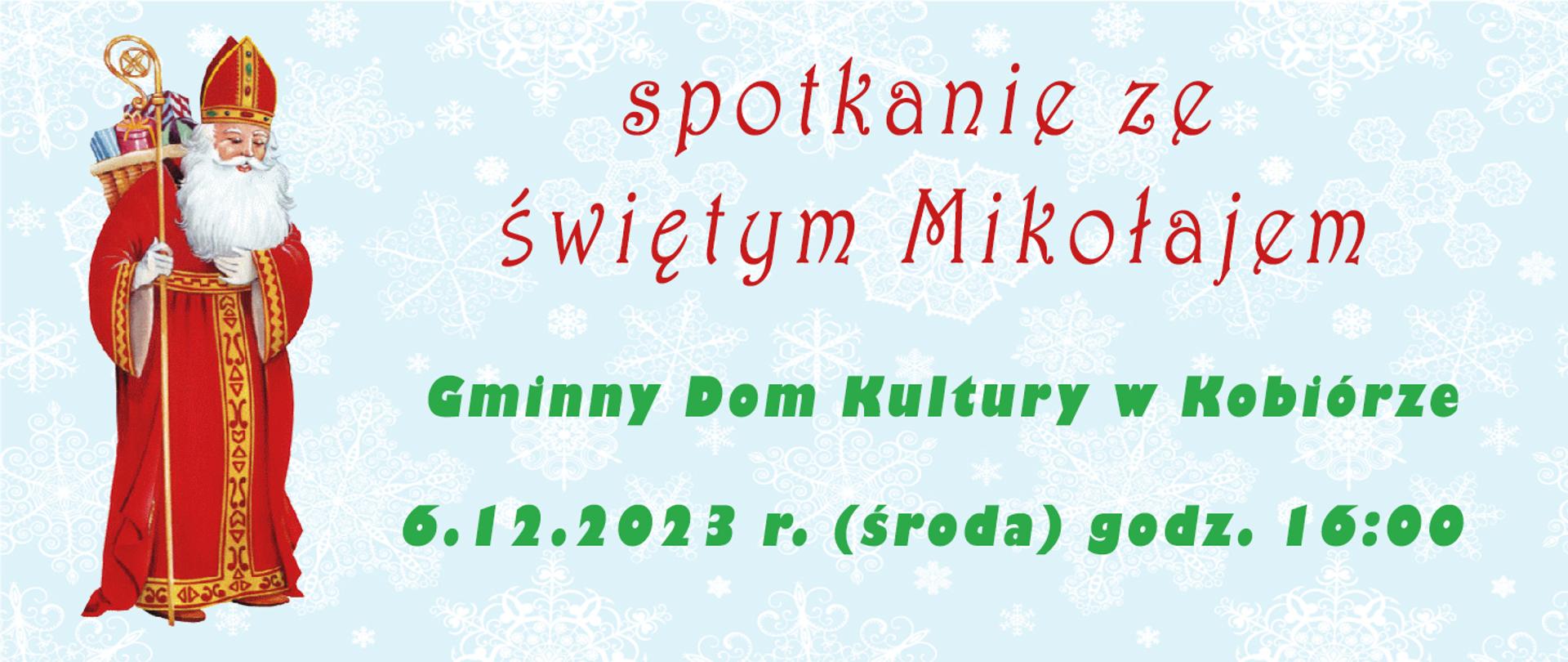 Mikołaj z białą brodą w czerwonym stroju i koszem prezentów. Obok zaproszenie na spotkanie.