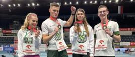Sztafeta 4 x 400 m Mix. Trzecia od lewej: Alicja Wrona-Kutrzepa