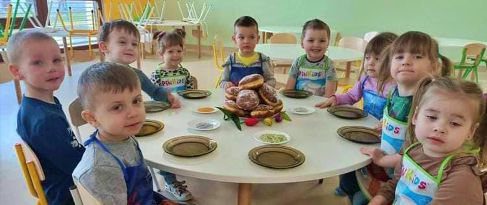 Przedszkolaki z Wierzbicy podczas tłustego czwartku