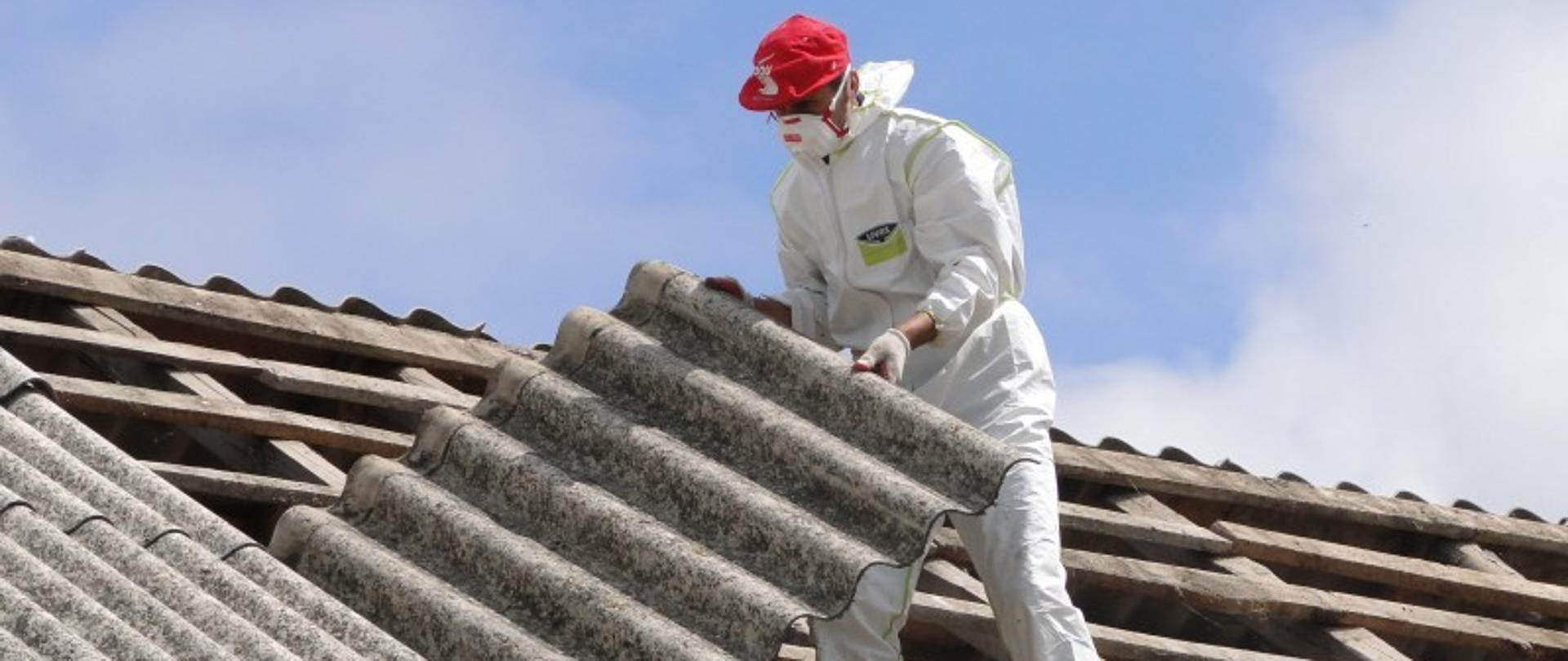 firma usuwa azbest z dachu