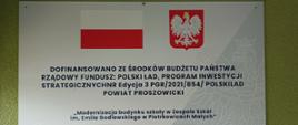 Tablica informacyjna dotycząca Modernizacji budynku szkoły w Zespole Szkół im. Emila Godlewskiego w Piotrkowicach Małych