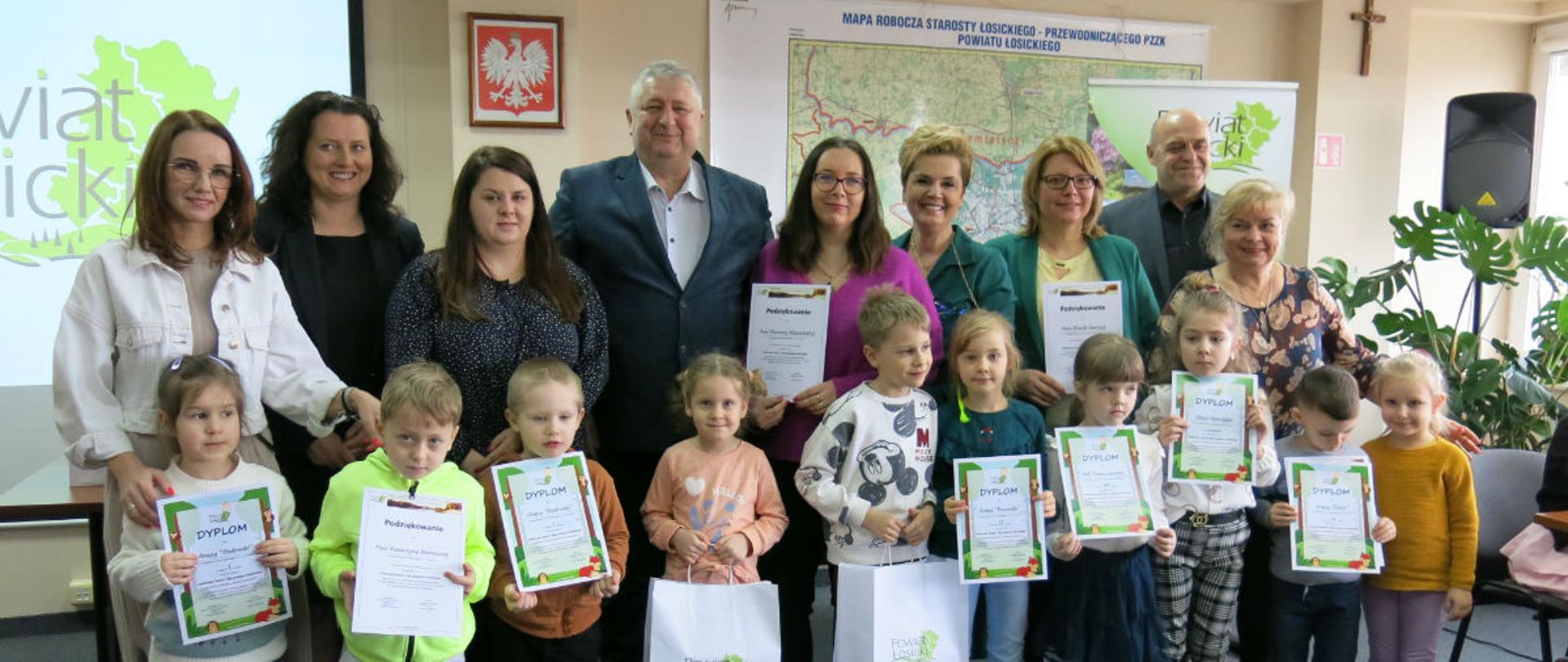 Laureaci konkursu pn. Zwierzęta lasów i łąk powiatu łosickiego