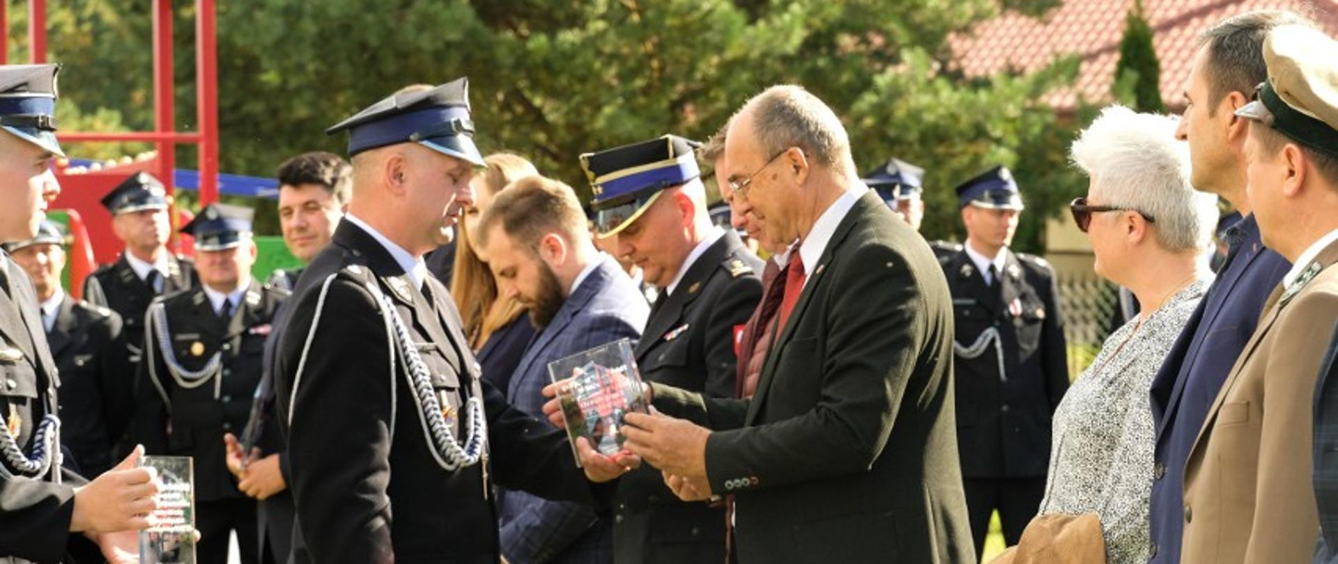 Podziękowania dla Powiatu Białostockiego za wsparcie zakupu wozu OSP Lewickie
