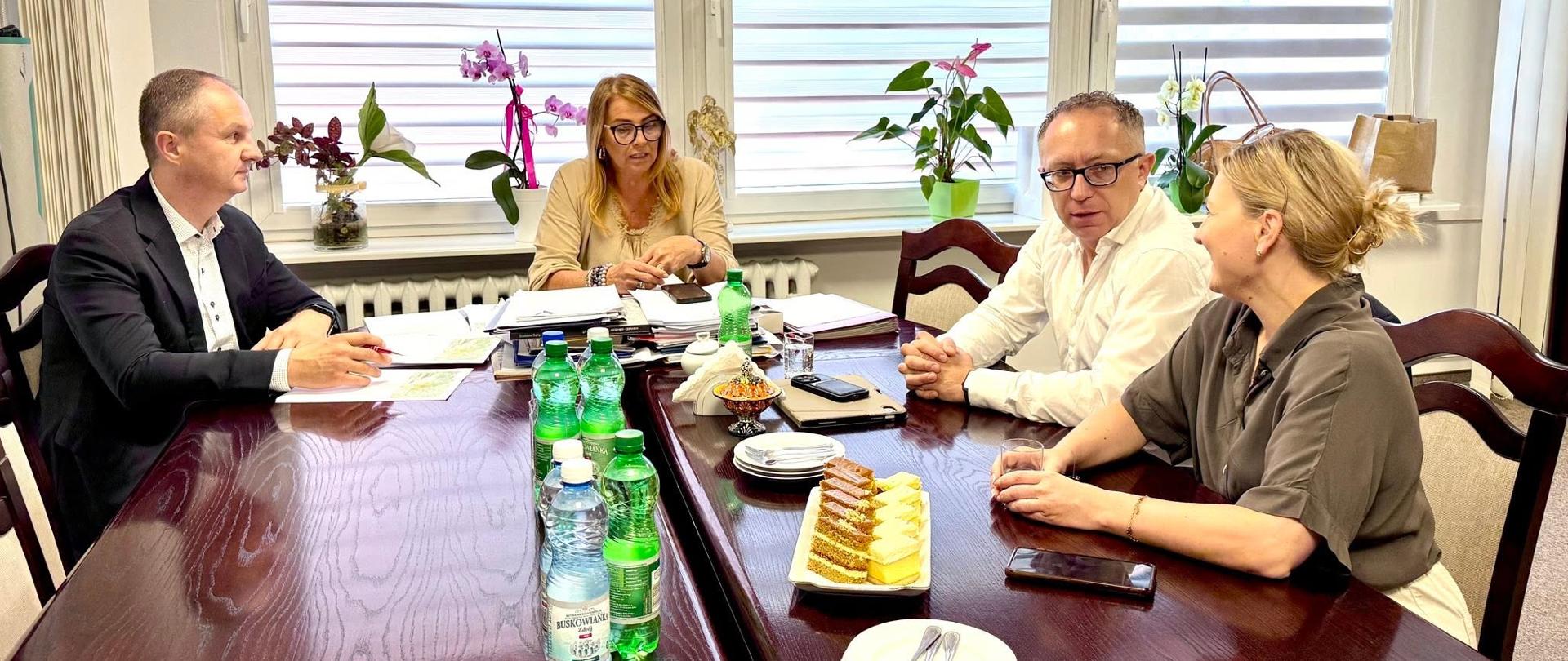 Dialog, współpraca i działania dla Powiatu Ostrowieckiego