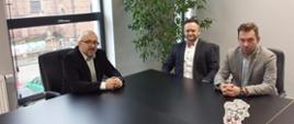 Od lewej: Starosta Przasnyski Krzysztof Bieńkowski, przedstawiciele Agrocal 2 Sp. z o.o., Jerzy Dyś (Prezes Zarządu) i Grzegorz Kot (Wiceprezes Zarząd).