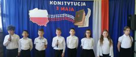 Występ uczniów klas IV–V podczas uroczystej akademii z okazji Święto Konstytucji 3 Maja