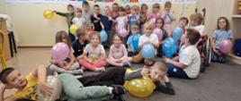 Przedszkolaki wspólnie świętują Dzień Chłopaka