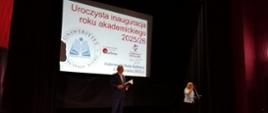 Na zdjęciu Prezes UTW i Dyrektor DDK