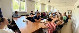 Uczestnicy w trakcie spotkania, słuchają wykładu
