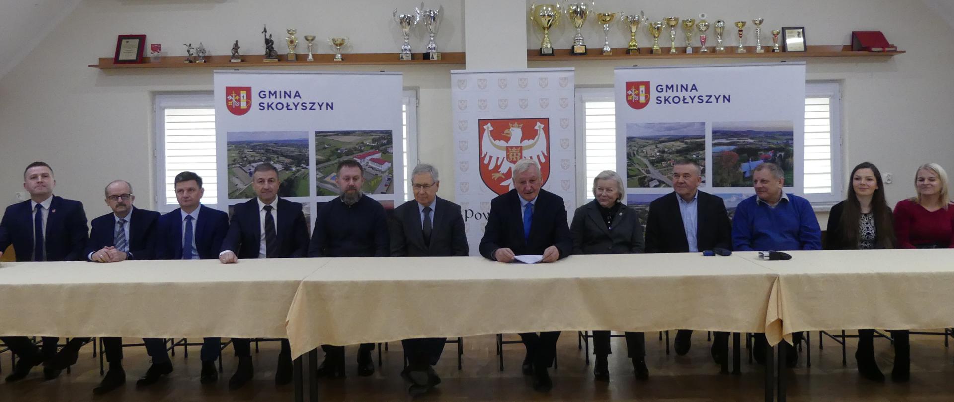 podpisanie umowy na przebudowę dróg powiatowych