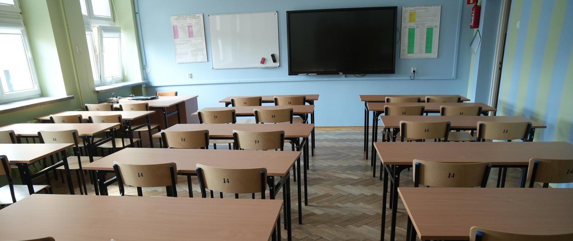 Nowe wyposażenie do trzech sal lekcyjnych I Liceum Ogólnokształcącego im. S. Konarskiego w Zambrowie